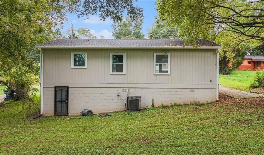 938 Rebel Forest Dr SE, Atlanta, GA 30315 - 3 Beds, 1 Bath