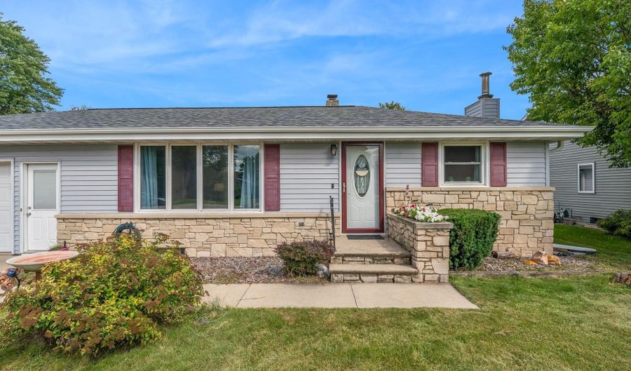 3030 N MORRISON St, Appleton, WI 54911 - 3 Beds, 2 Bath