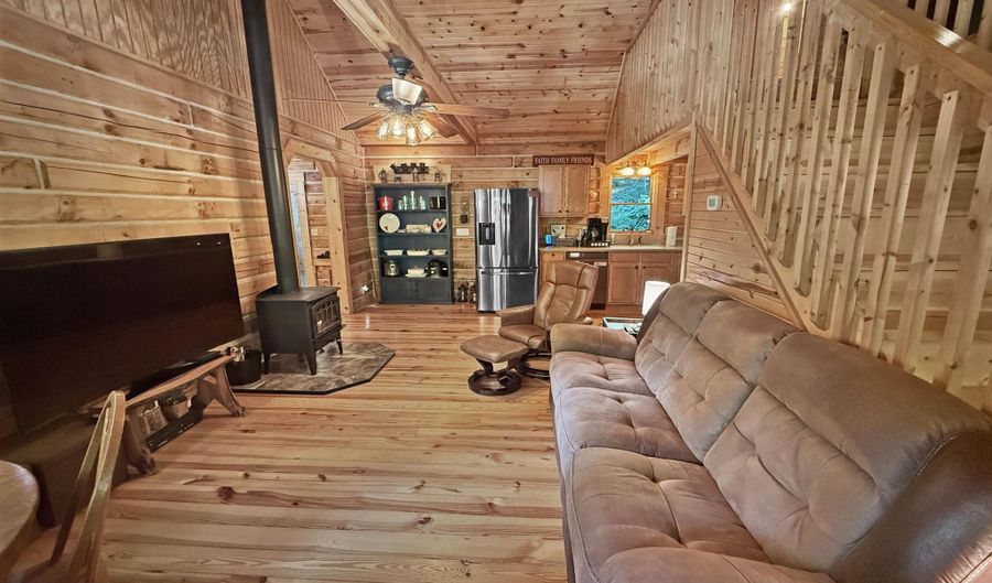 10563 Deer Dr, Birdseye, IN 47513 - 3 Beds, 3 Bath
