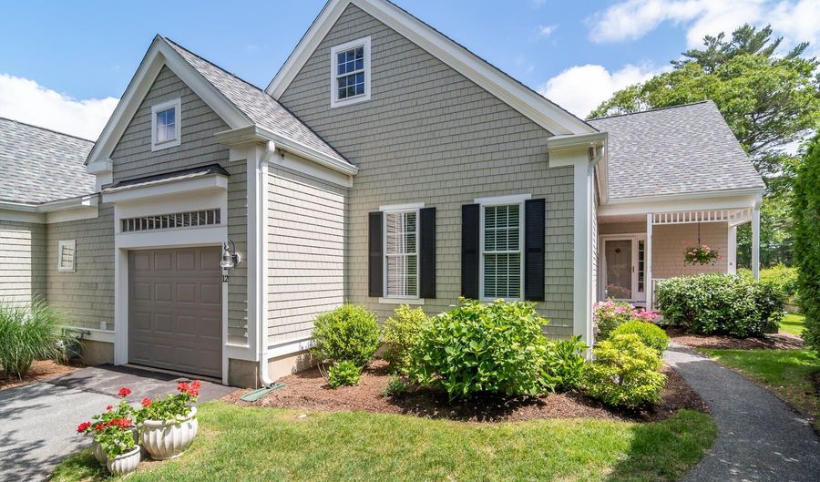 12 Sea Knoll Ct 12, Bourne, MA 02532 - 2 Beds, 3 Bath