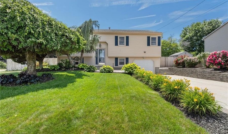 2 Dogwood Dr, Cranston, RI 02921 - 3 Beds, 2 Bath