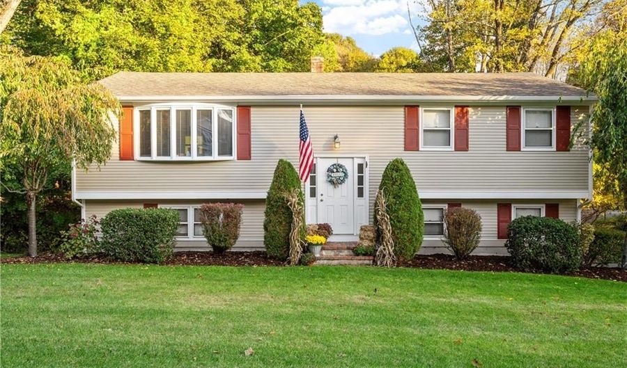 25 Manville Hill Rd, Cumberland, RI 02864 - 2 Beds, 1 Bath