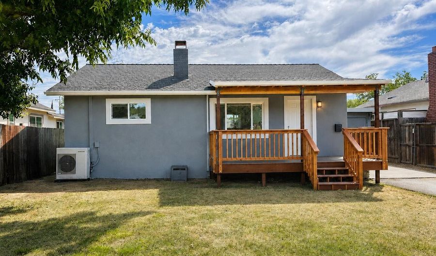 2896 East St, Anderson, CA 96007 - 2 Beds, 1 Bath