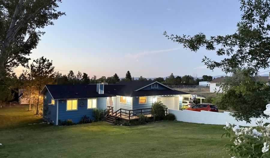 1438 Topaz Ln, Gardnerville, NV 89460 - 4 Beds, 3 Bath