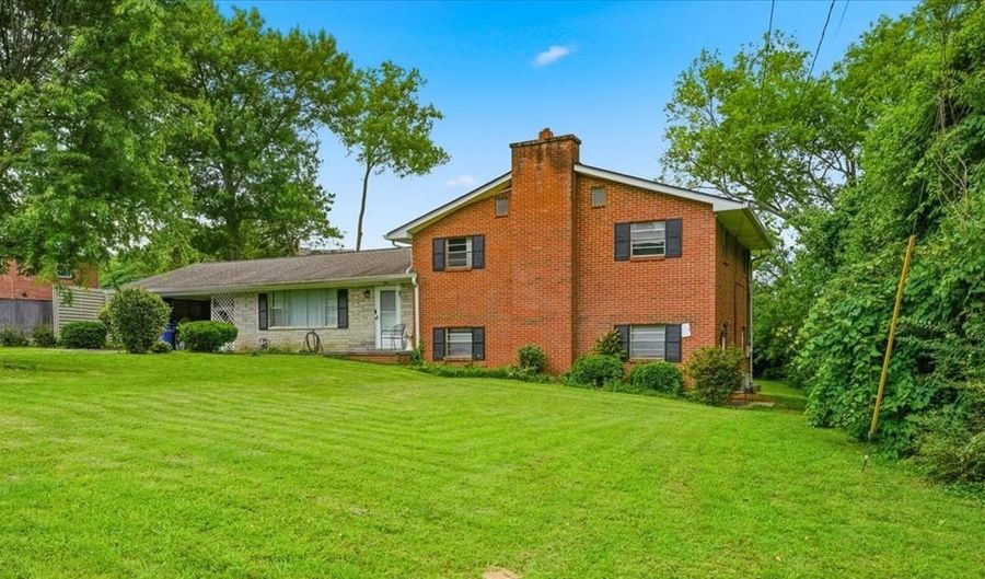 1061 S Linden Dr, Alcoa, TN 37701 - 3 Beds, 2 Bath