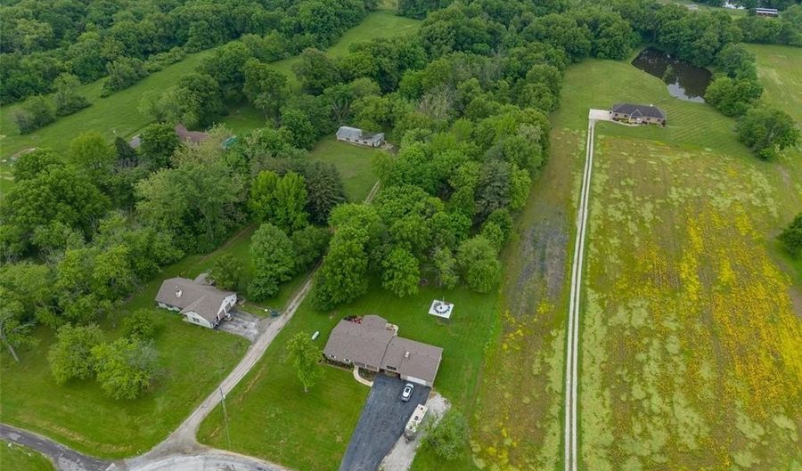 8110 Wolf Rd, Alton, IL 62002 - 3 Beds, 3 Bath