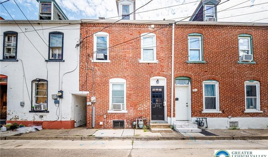 213 N Peach St, Allentown, PA 18102 - 3 Beds, 1 Bath