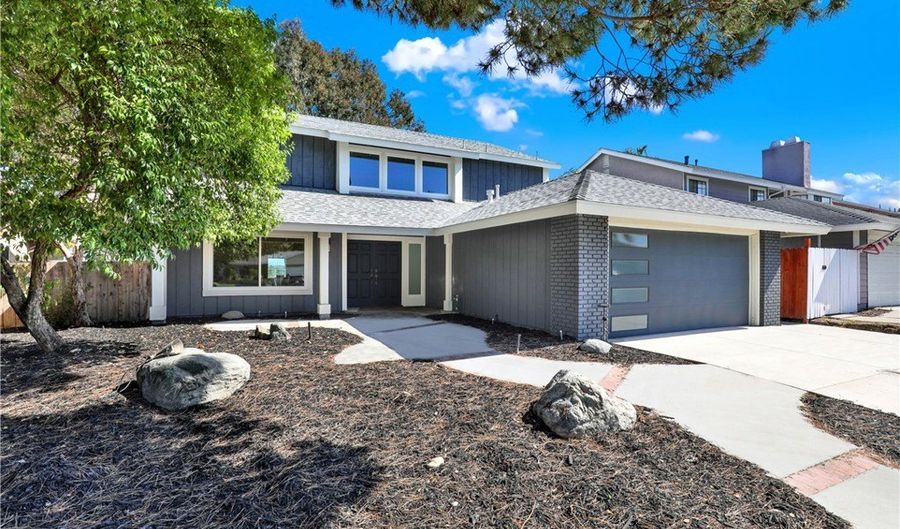3726 Kelton Dr, Oceanside, CA 92056 - 4 Beds, 3 Bath