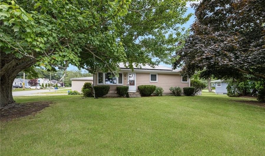 82 Sherry Ave, Bristol, RI 02809 - 3 Beds, 2 Bath