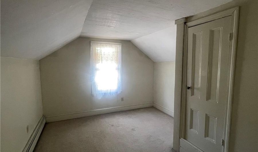 134 Dexter St, Cumberland, RI 02864 - 6 Beds, 2 Bath