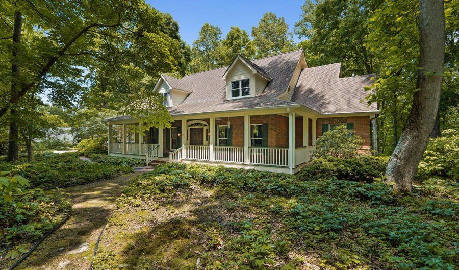 1720 Wood Creek Cir, Athens, TN 37303 - 4 Beds, 5 Bath
