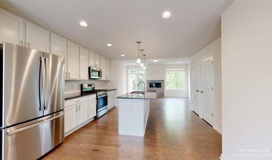 2731 Bristol Rdg Dr, Ann Arbor, MI 48105 - 4 Beds, null Bath