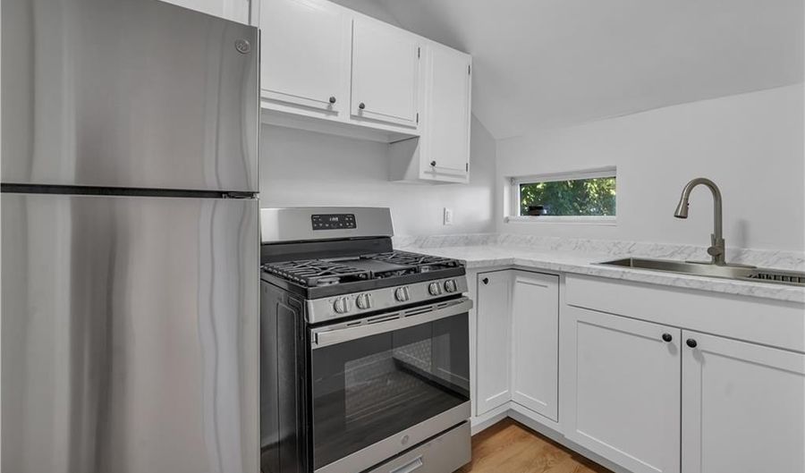 415 Broad St 2, Cumberland, RI 02864 - 2 Beds, 1 Bath