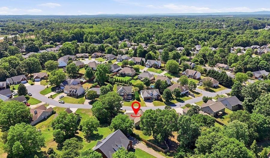 504 Kiowa Dr, Boiling Springs, SC 29316 - 4 Beds, 3 Bath