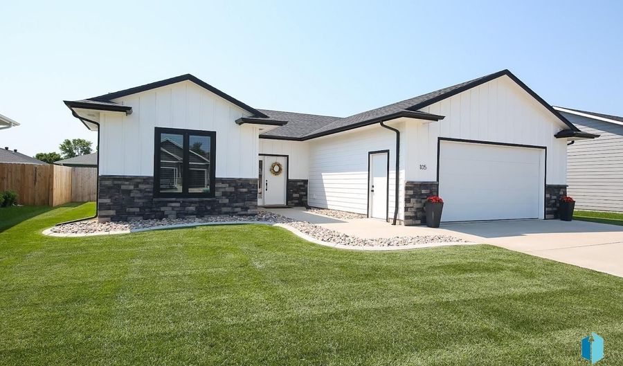 105 E Birchwood Dr, Brandon, SD 57005 - 3 Beds, 2 Bath