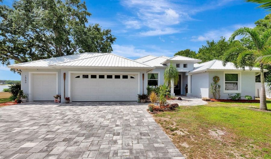 1560 N OAK PARK Ave, Avon Park, FL 33825 - 3 Beds, 3 Bath
