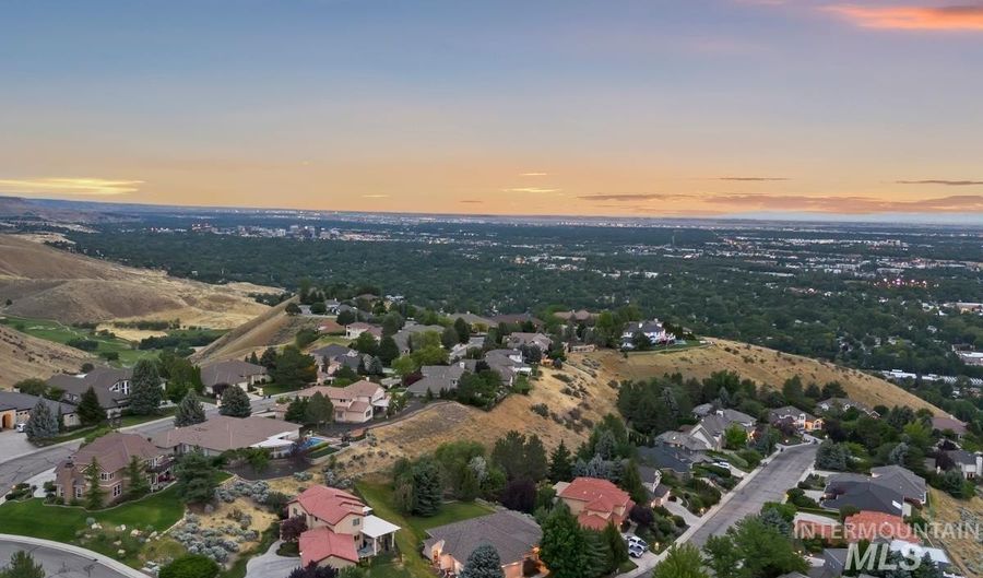 3949 W Quail Rdg, Boise, ID 83703 - 3 Beds, 3 Bath