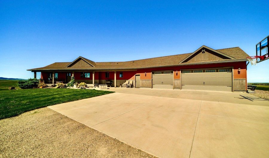 240 E Highwood Rd, Belt, MT 59412 - 5 Beds, 3 Bath