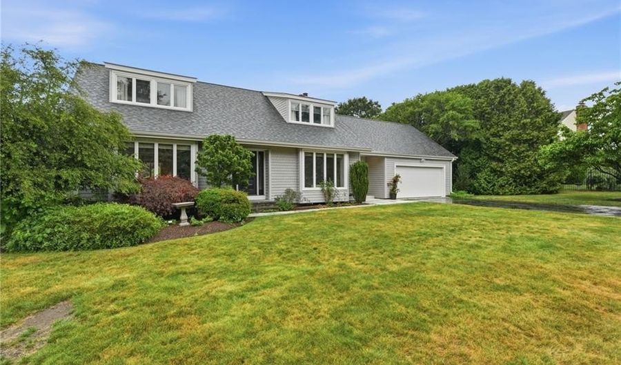20 Sherman Ave, Bristol, RI 02809 - 3 Beds, 3 Bath