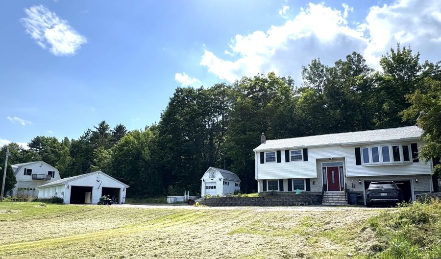 902 Eastern Ave, Augusta, ME 04330 - 3 Beds, 2 Bath