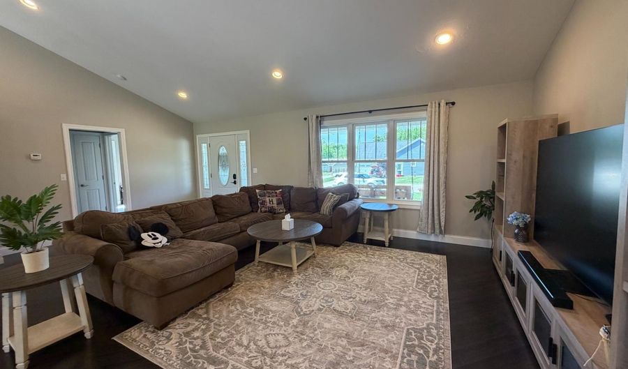 102 Shale Ct, Batesville, IN 47006 - 4 Beds, 3 Bath