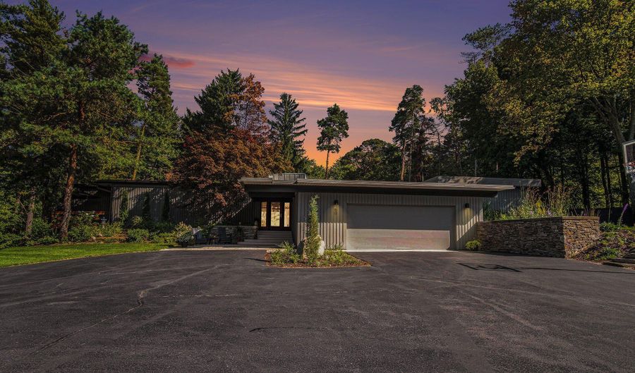 60 Alta Dl NE, Ada, MI 49301 - 4 Beds, 3 Bath