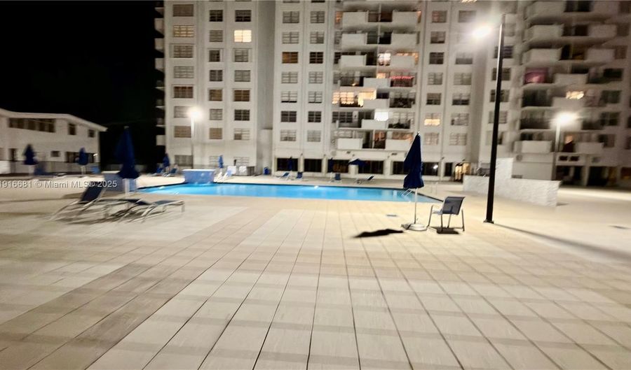 2750 NE 183rd St 906, Aventura, FL 33160 - 1 Beds, 2 Bath