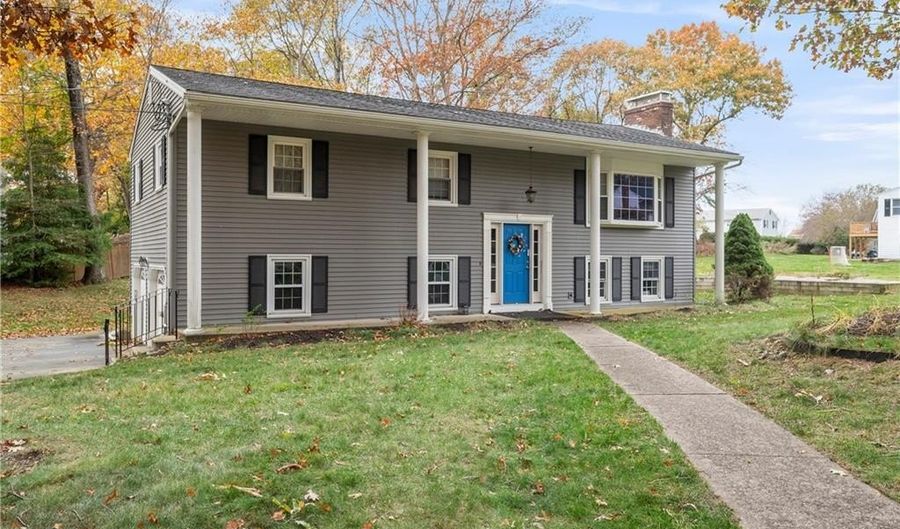 11 Secluded Ct, Cumberland, RI 02864 - 3 Beds, 2 Bath