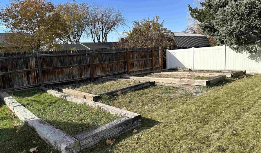 4983 PLEASANT Vw, Chubbuck, ID 83202 - 5 Beds, 3 Bath