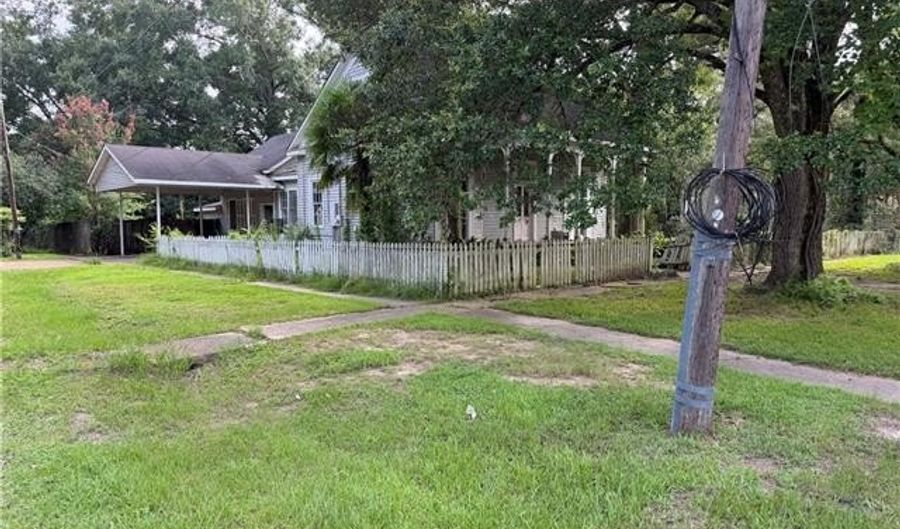 214 E PINE St, Amite, LA 70422 - 3 Beds, 2 Bath