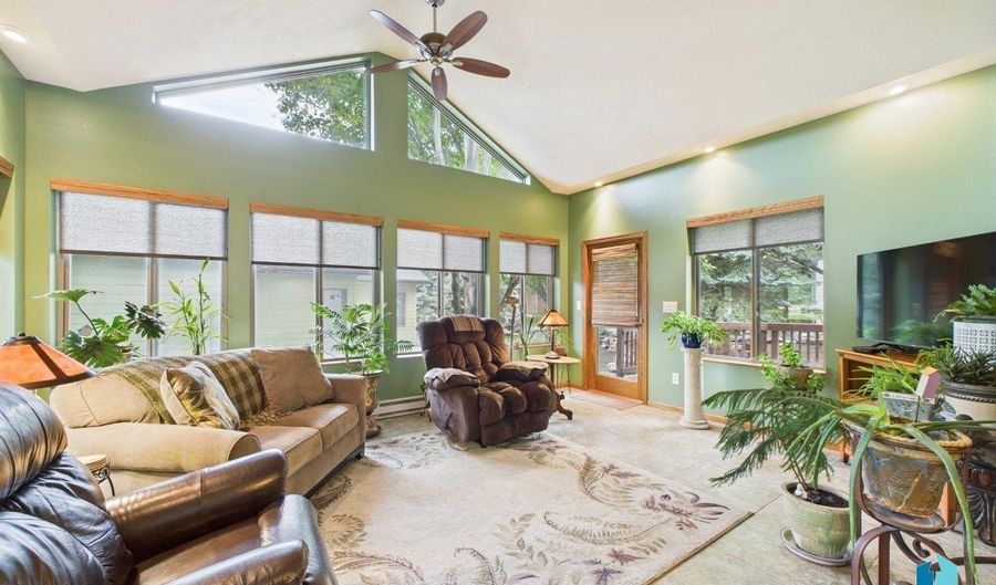 605 S Palmer Dr, Brandon, SD 57005 - 4 Beds, 3 Bath