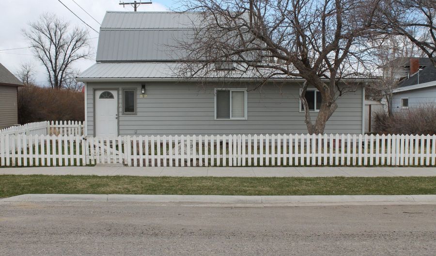 212 E 3rd Ave, Big Timber, MT 59011 - 3 Beds, 2 Bath