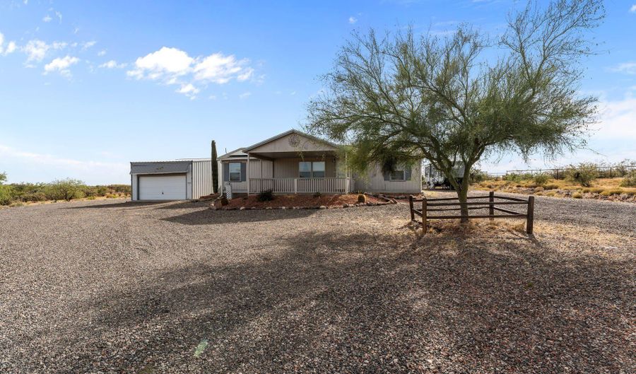 27650 S Clydesdale Ave, Congress, AZ 85332 - 3 Beds, 2 Bath