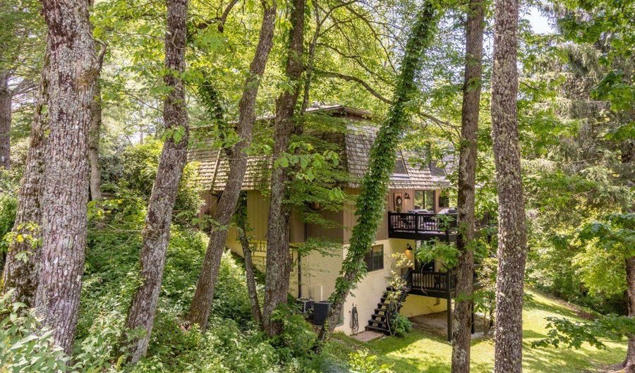 15 Elm Ct, Highlands, NC 28741 - 4 Beds, 3 Bath