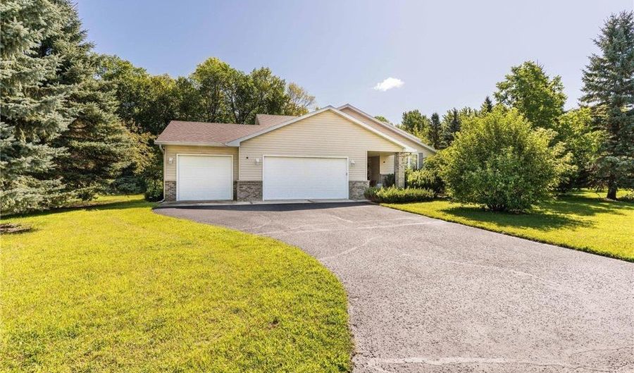 2740 Le Homme Dieu Hts NE, Alexandria, MN 56308 - 4 Beds, 2 Bath