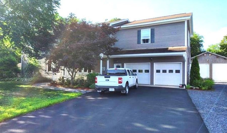 11 Bracket Cir, Charlestown, NH 03603 - 4 Beds, 4 Bath
