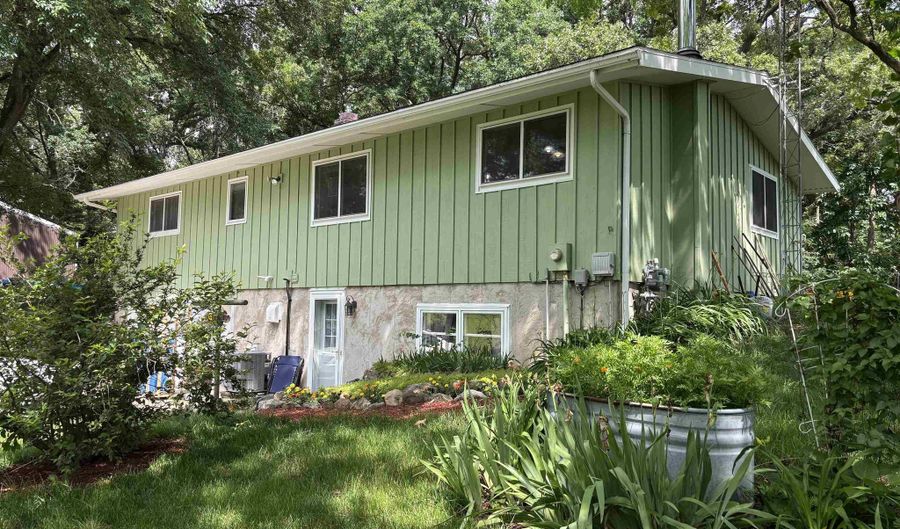 395 Country MM Rd, Brooklyn, WI 53521 - 3 Beds, 2 Bath