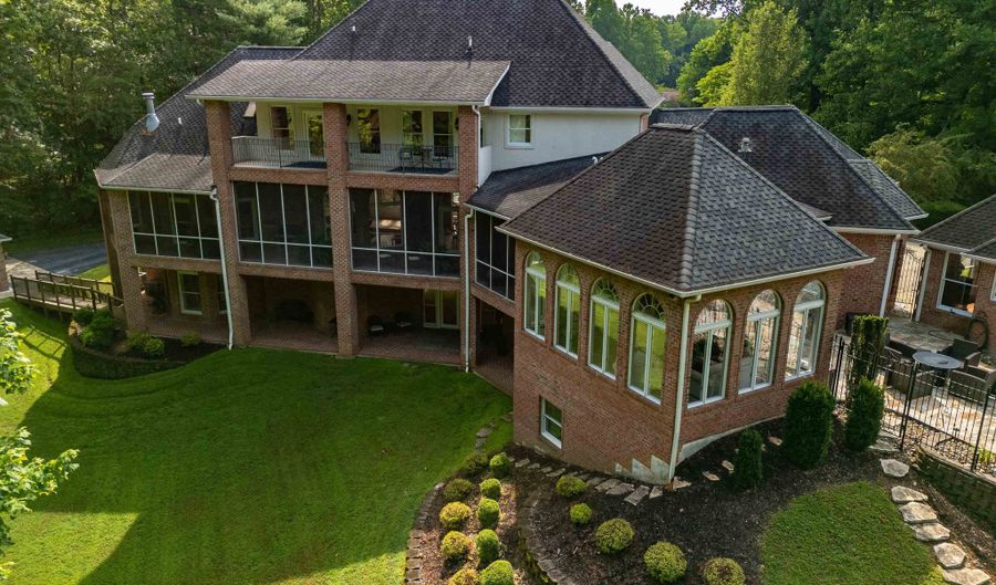 1 Albemarle Ln, Barboursville, WV 25504 - 5 Beds, 8 Bath