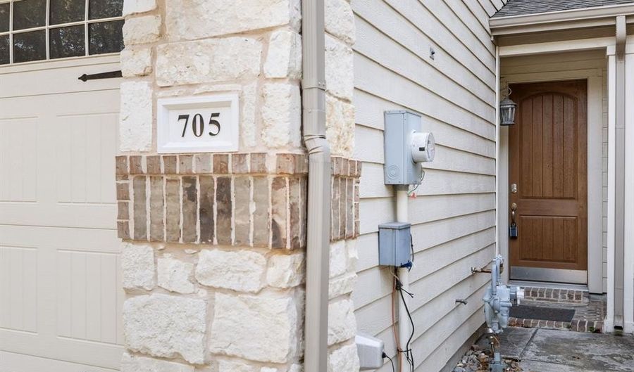 705 Chestnut Hill Dr, Allen, TX 75013 - 2 Beds, 3 Bath