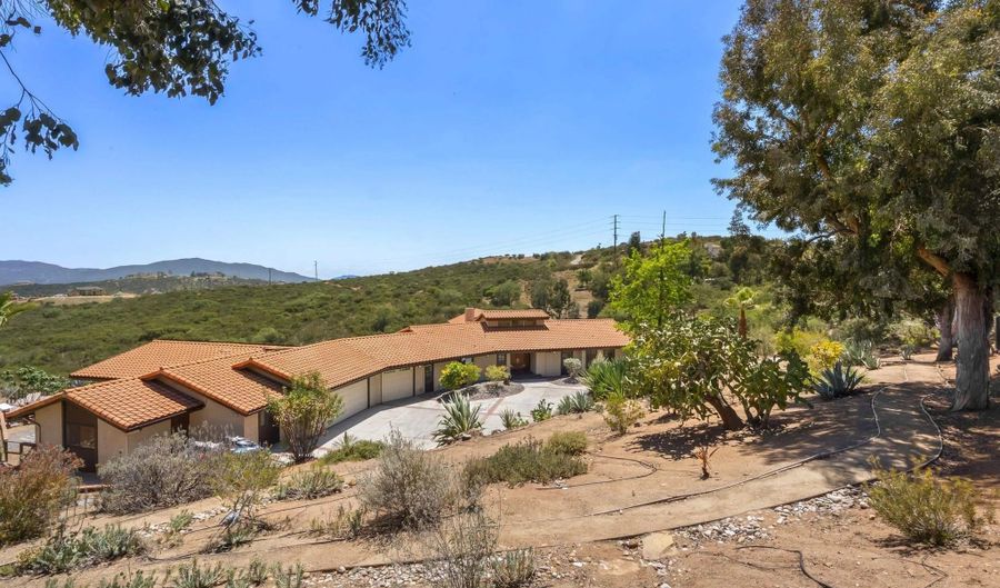 1106 Alpine Oaks Dr, Alpine, CA 91901 - 5 Beds, 4 Bath
