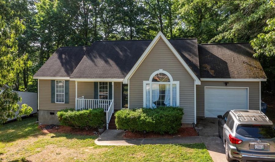 112 Donegal, Greenwood, SC 29649 - 3 Beds, 2 Bath
