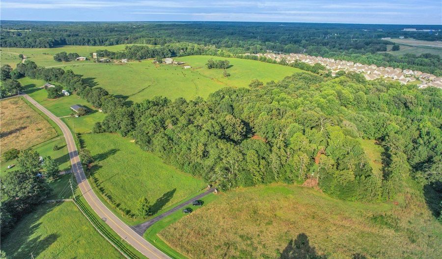 1053 Shackleburg Rd, Anderson, SC 29621 - 3 Beds, 2 Bath