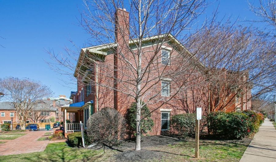 1525 ORONOCO St, Alexandria, VA 22314 - 3 Beds, 2 Bath