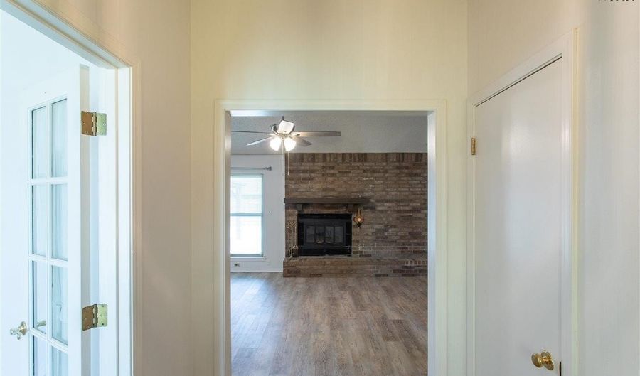 1 SHADY BROOK Ct, Wichita Falls, TX 76310 - 3 Beds, 2 Bath