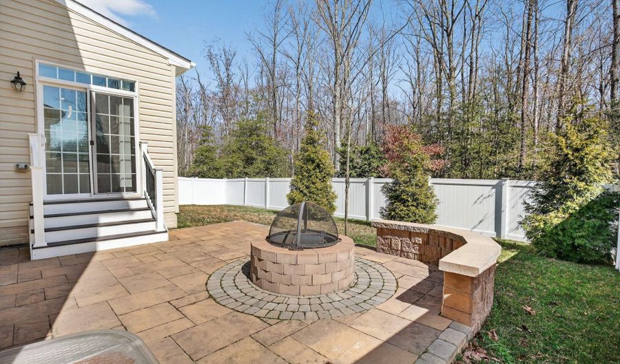 16216 TORTOLA Dr, Accokeek, MD 20607 - 4 Beds, 4 Bath