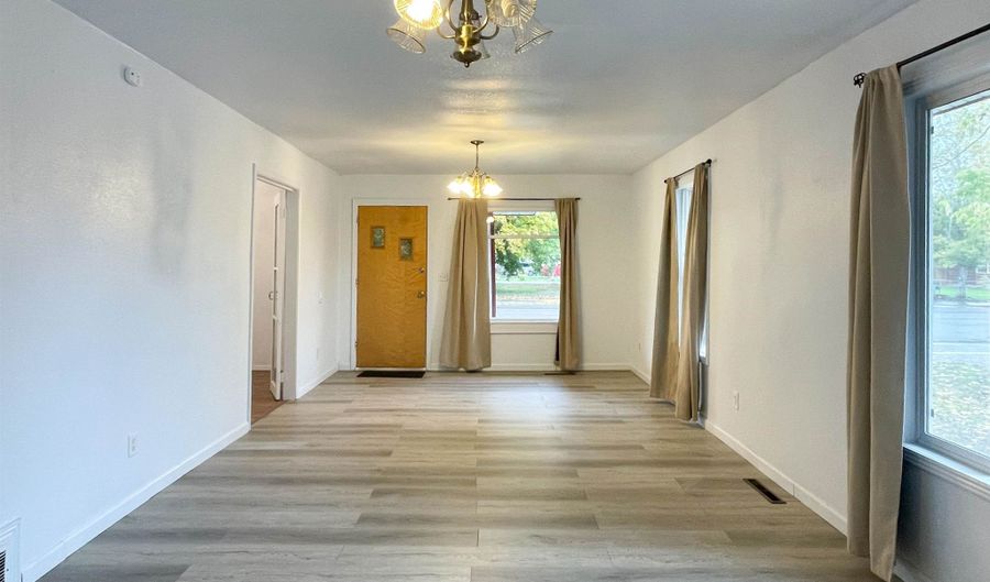 725 E Judicial St, Blackfoot, ID 83221 - 2 Beds, 1 Bath