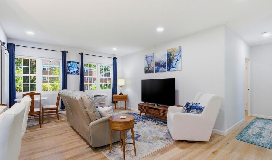 3454 MARTHA CUSTIS Dr, Alexandria, VA 22302 - 1 Beds, 1 Bath