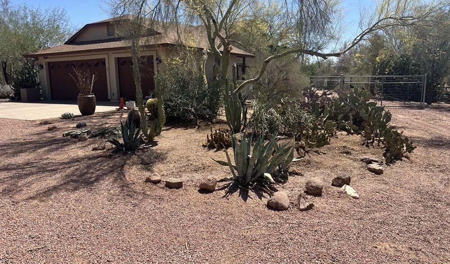 31601 N 44TH St, Cave Creek, AZ 85331 - 3 Beds, 2 Bath