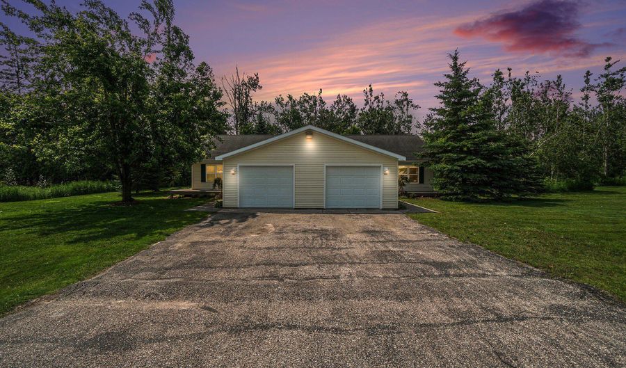 6590 6596 Admirals Pt, Alanson, MI 49706 - 4 Beds, 2 Bath