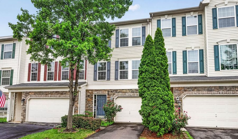25192 QUARTZITE Ter, Aldie, VA 20105 - 3 Beds, 3 Bath